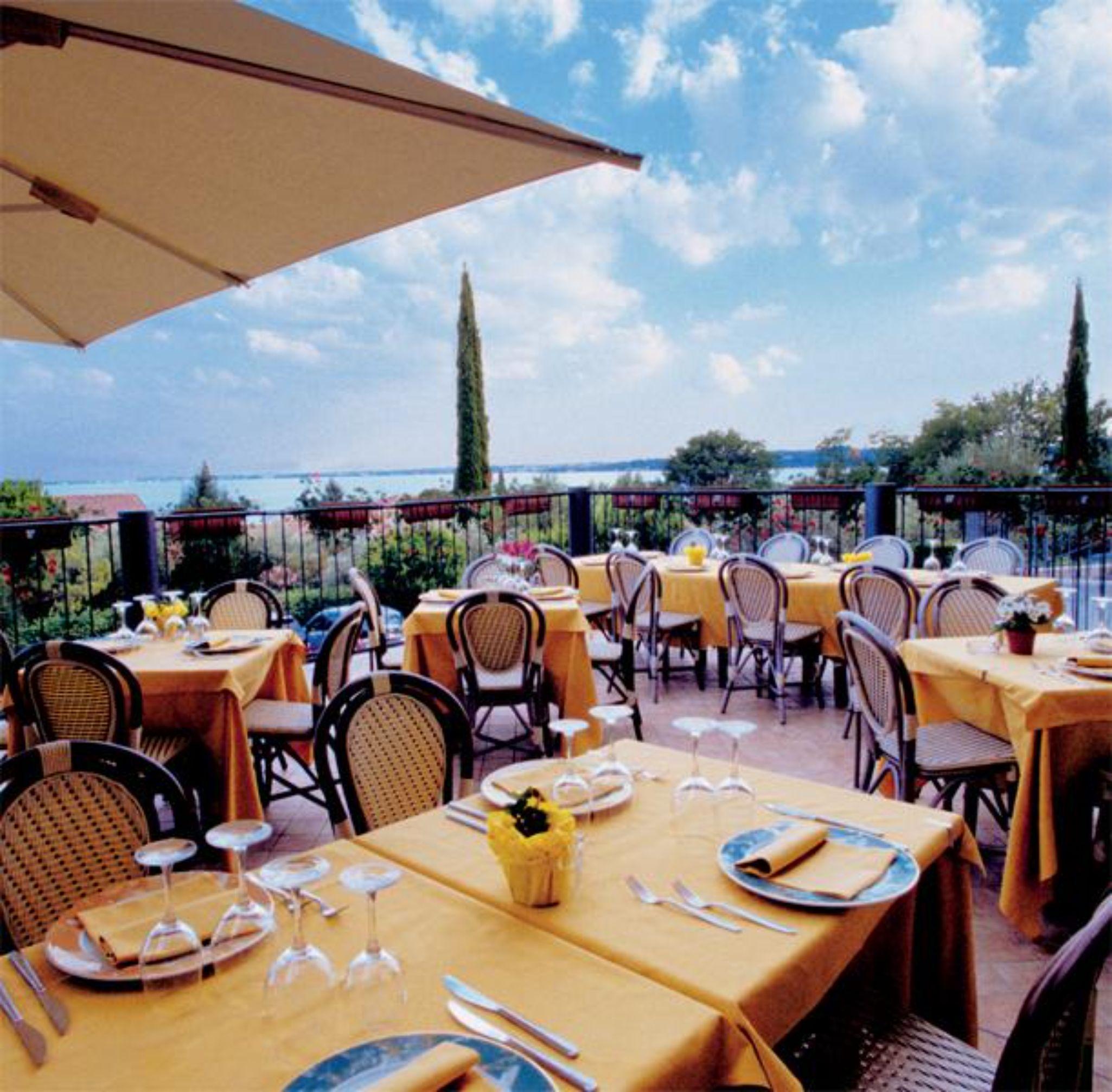 Ahg Riva Del Sole Hotel - Adults Only Moniga del Garda Bagian luar foto