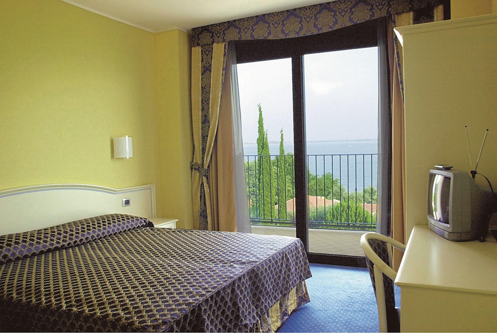 Ahg Riva Del Sole Hotel - Adults Only Moniga del Garda Ruang foto