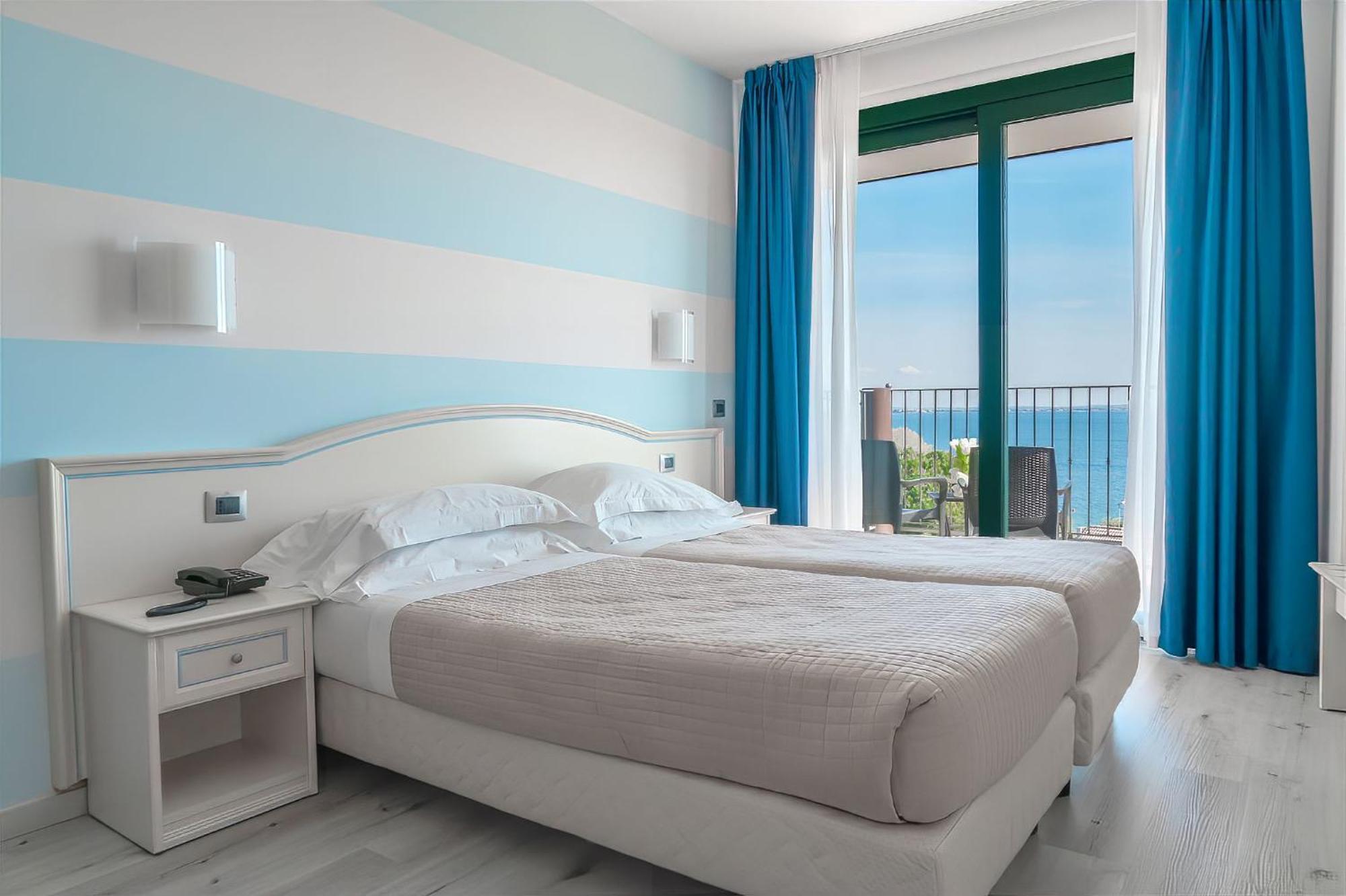 Ahg Riva Del Sole Hotel - Adults Only Moniga del Garda Bagian luar foto