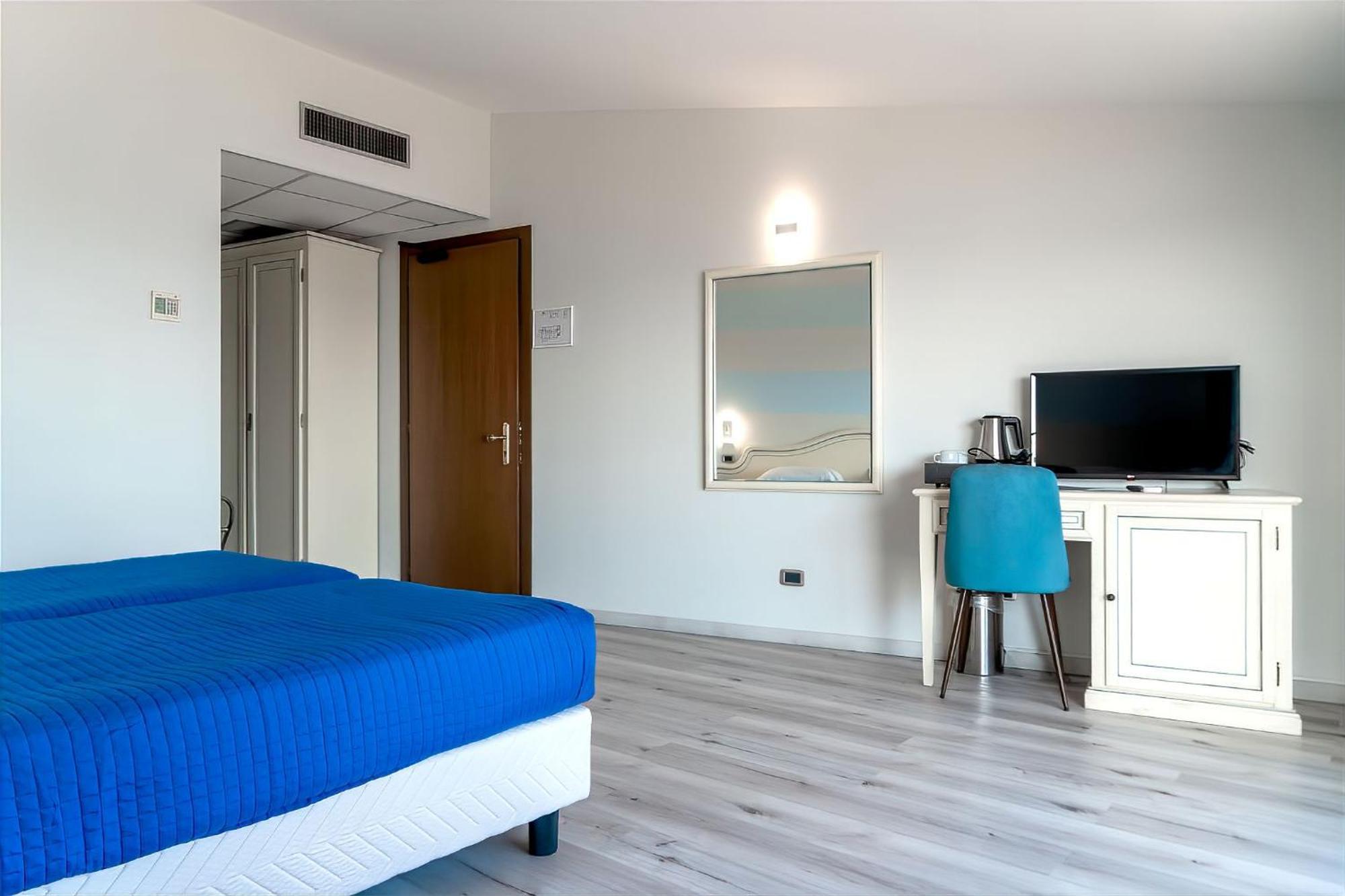 Ahg Riva Del Sole Hotel - Adults Only Moniga del Garda Bagian luar foto