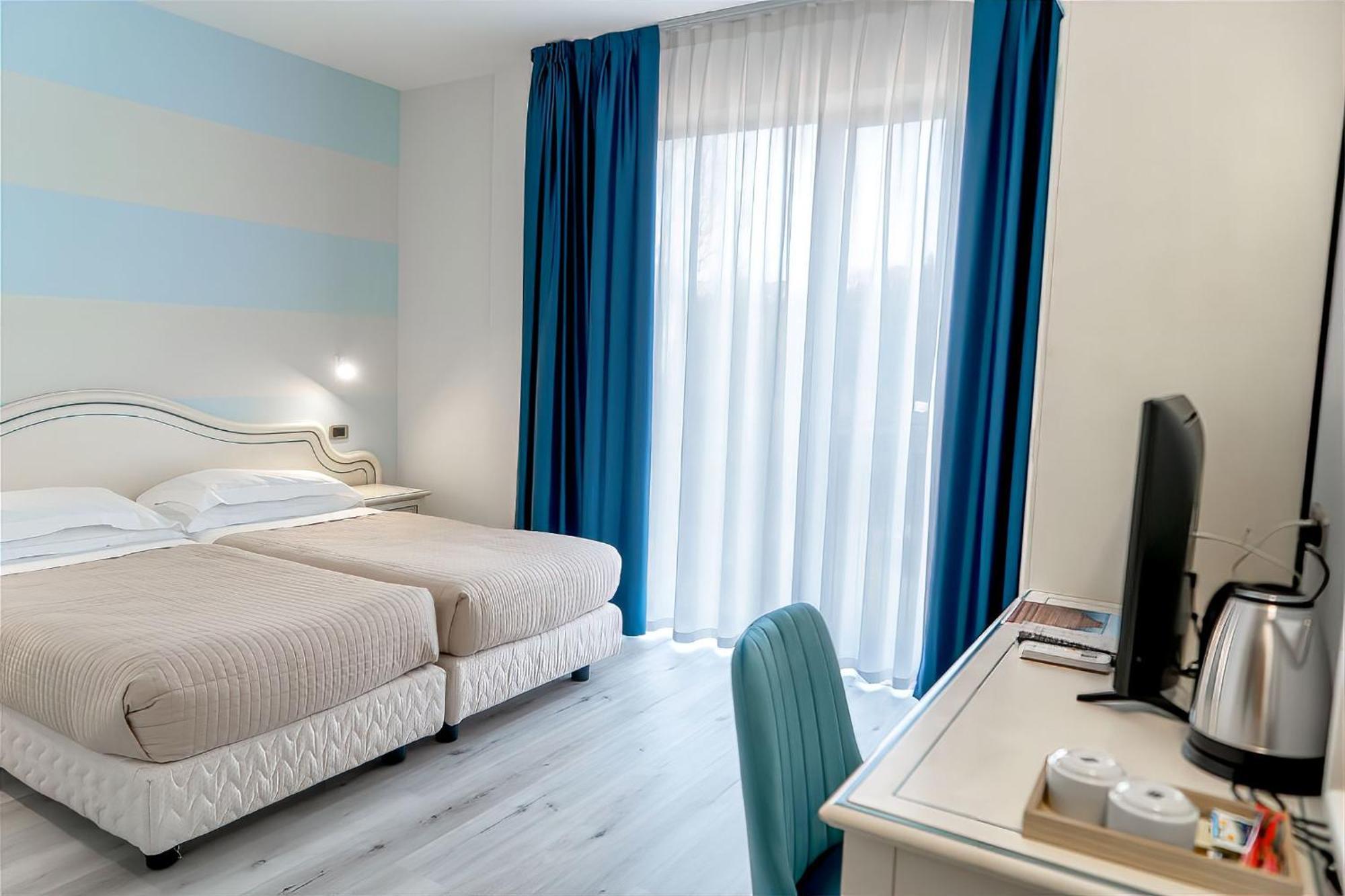 Ahg Riva Del Sole Hotel - Adults Only Moniga del Garda Bagian luar foto