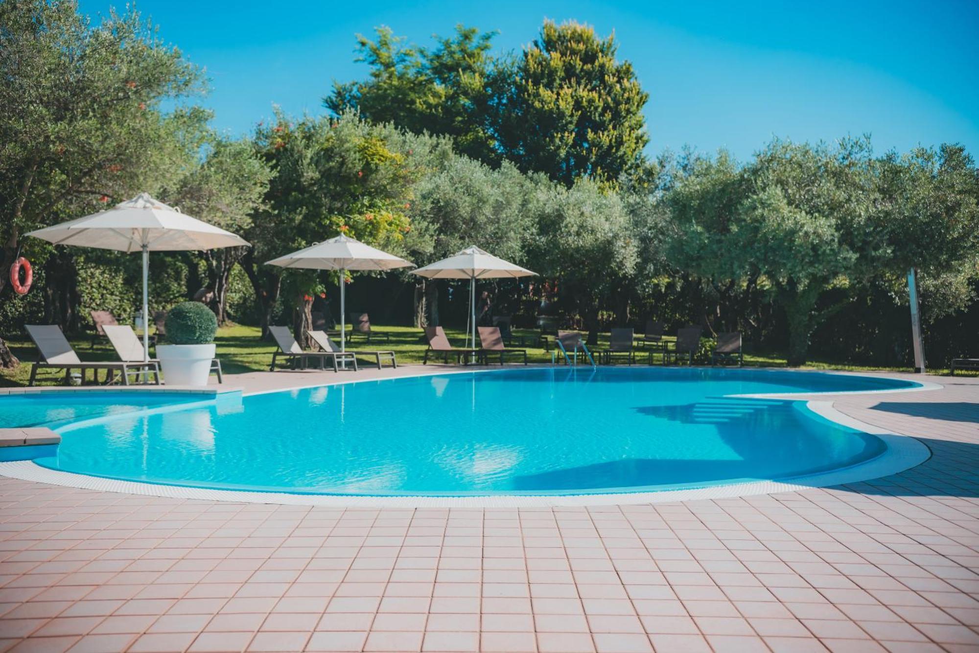 Ahg Riva Del Sole Hotel - Adults Only Moniga del Garda Bagian luar foto