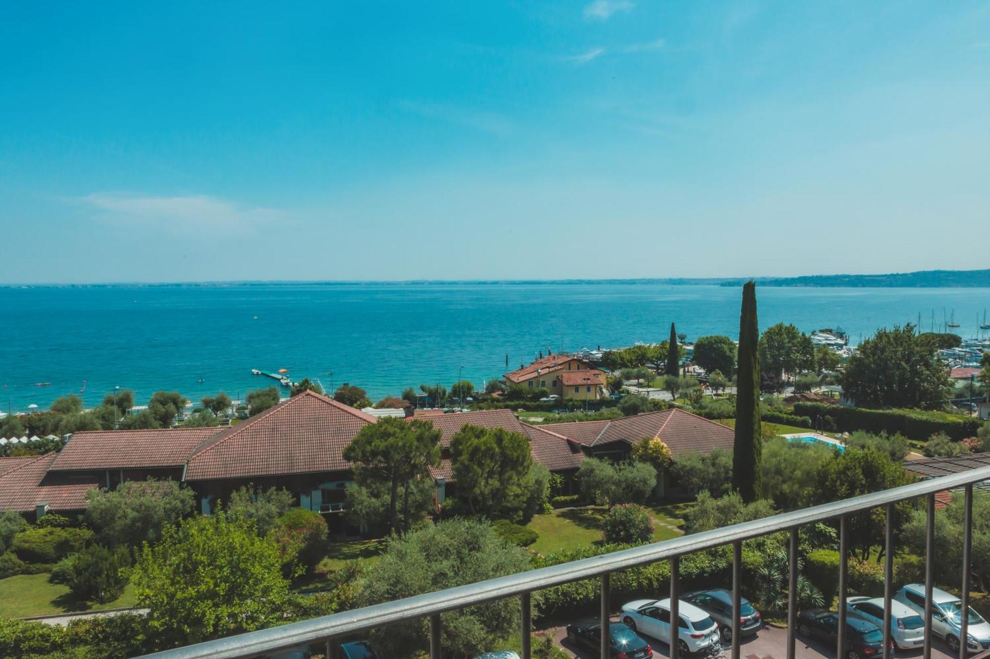 Ahg Riva Del Sole Hotel - Adults Only Moniga del Garda Bagian luar foto