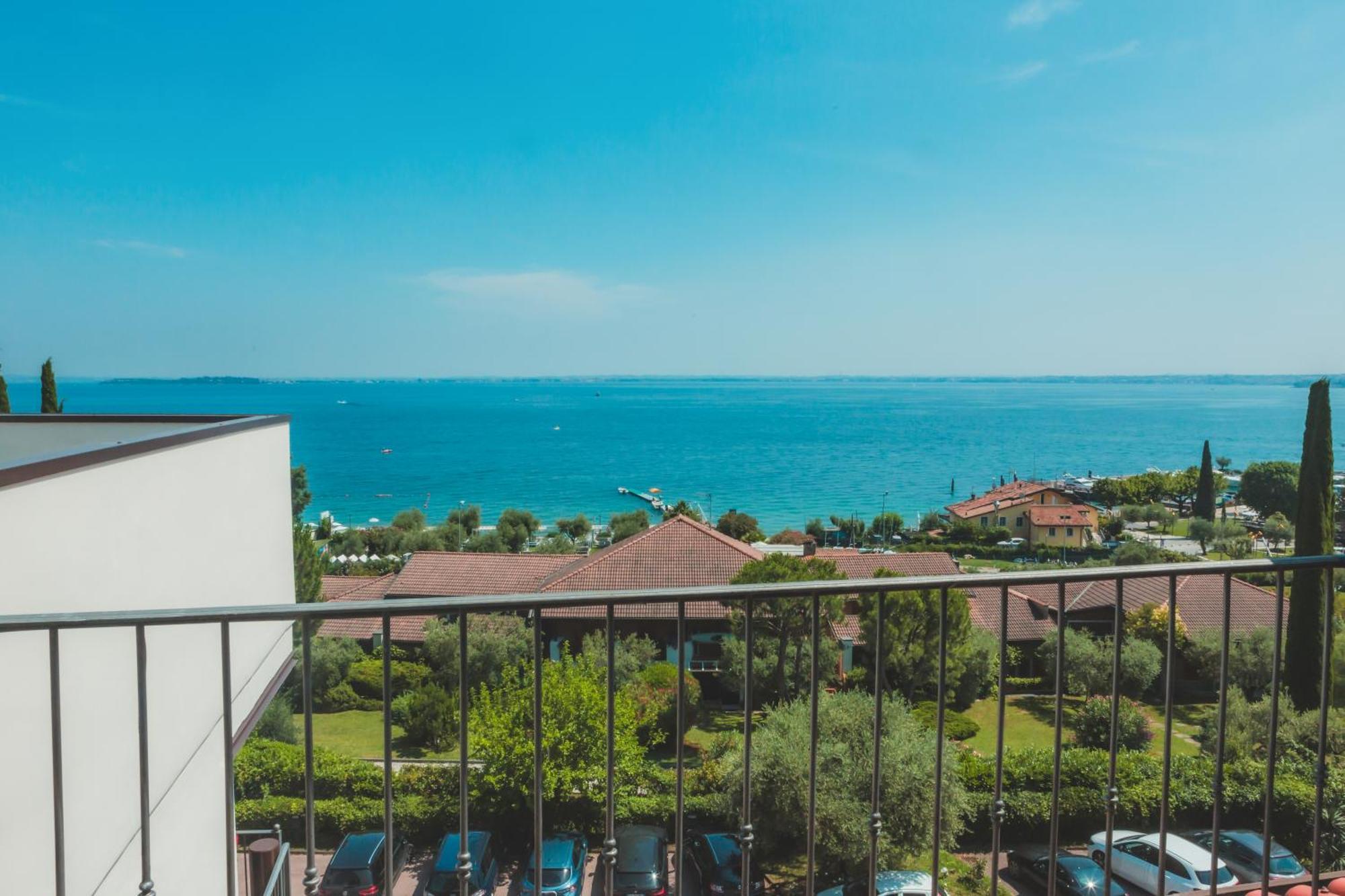 Ahg Riva Del Sole Hotel - Adults Only Moniga del Garda Bagian luar foto