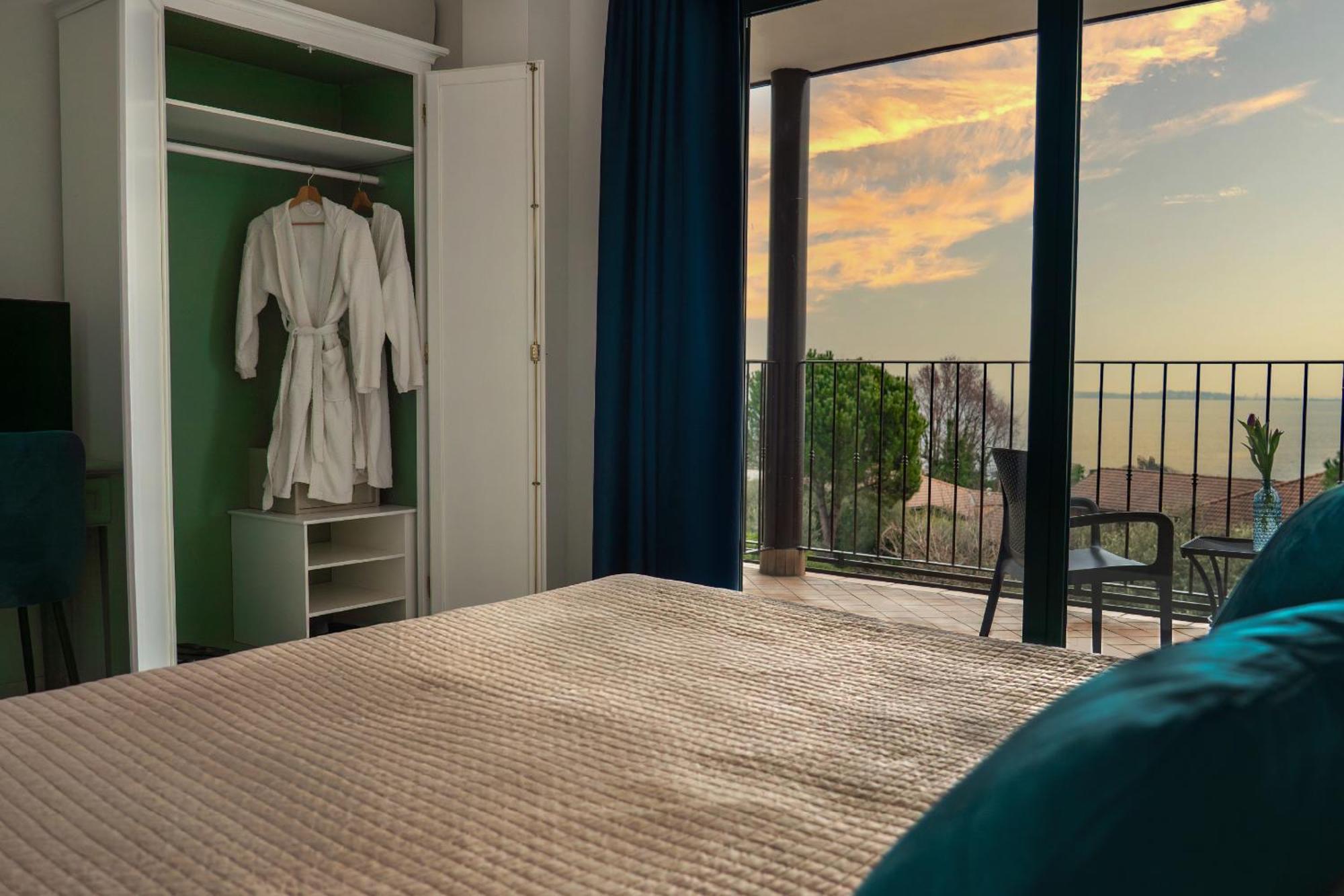 Ahg Riva Del Sole Hotel - Adults Only Moniga del Garda Bagian luar foto