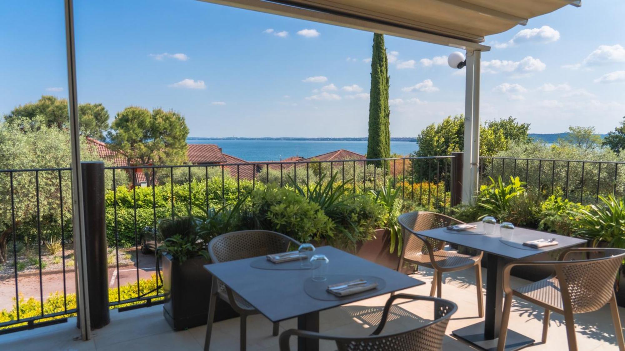 Ahg Riva Del Sole Hotel - Adults Only Moniga del Garda Bagian luar foto