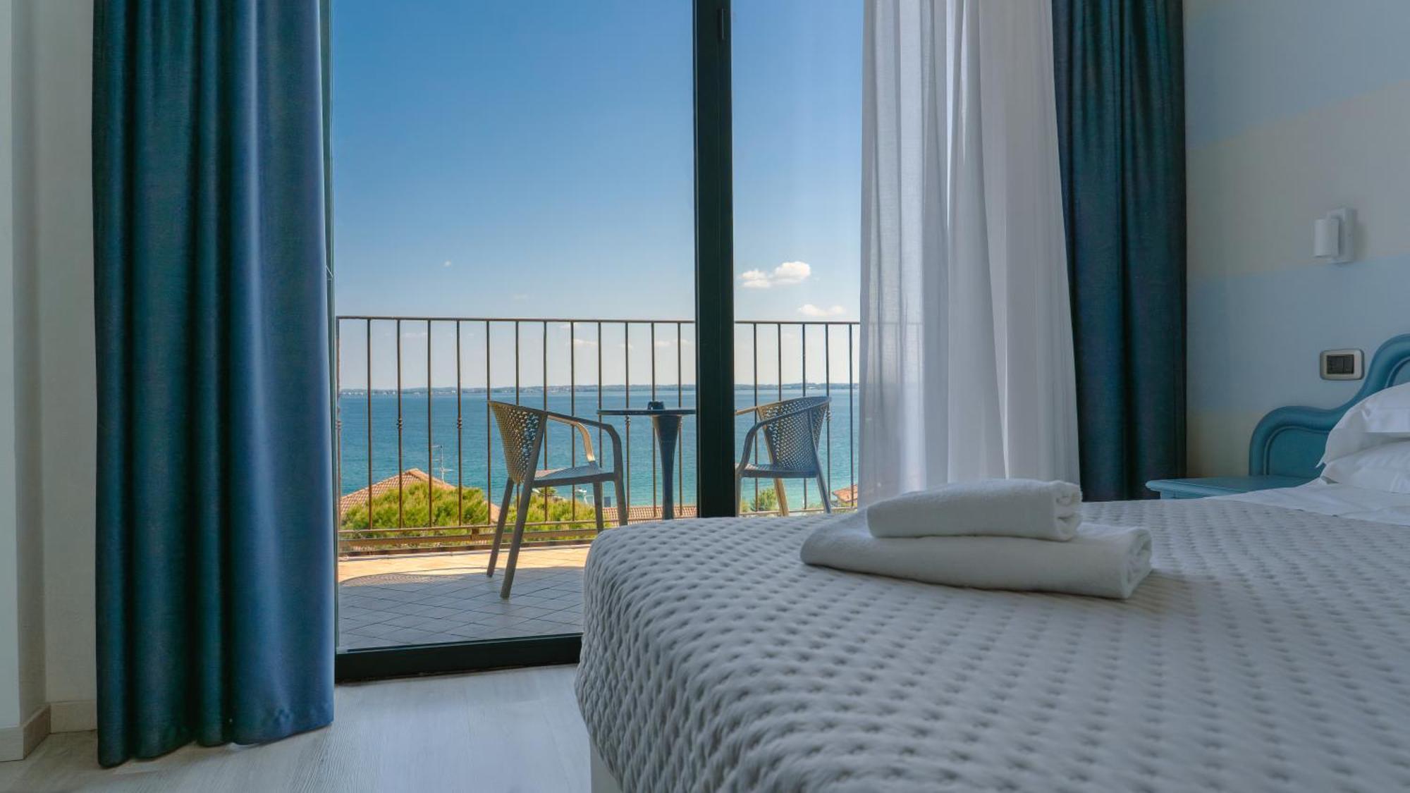 Ahg Riva Del Sole Hotel - Adults Only Moniga del Garda Bagian luar foto