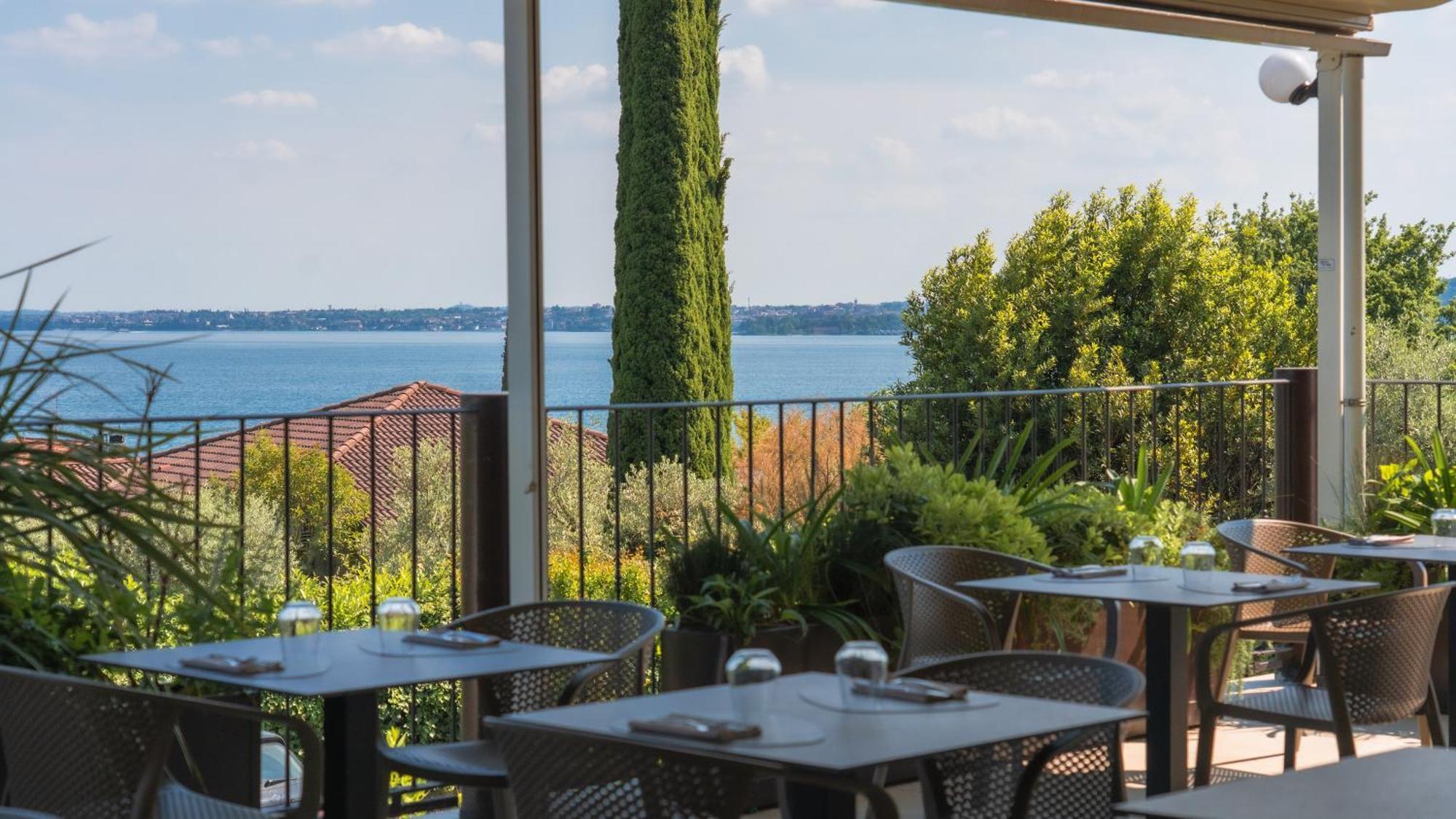 Ahg Riva Del Sole Hotel - Adults Only Moniga del Garda Bagian luar foto