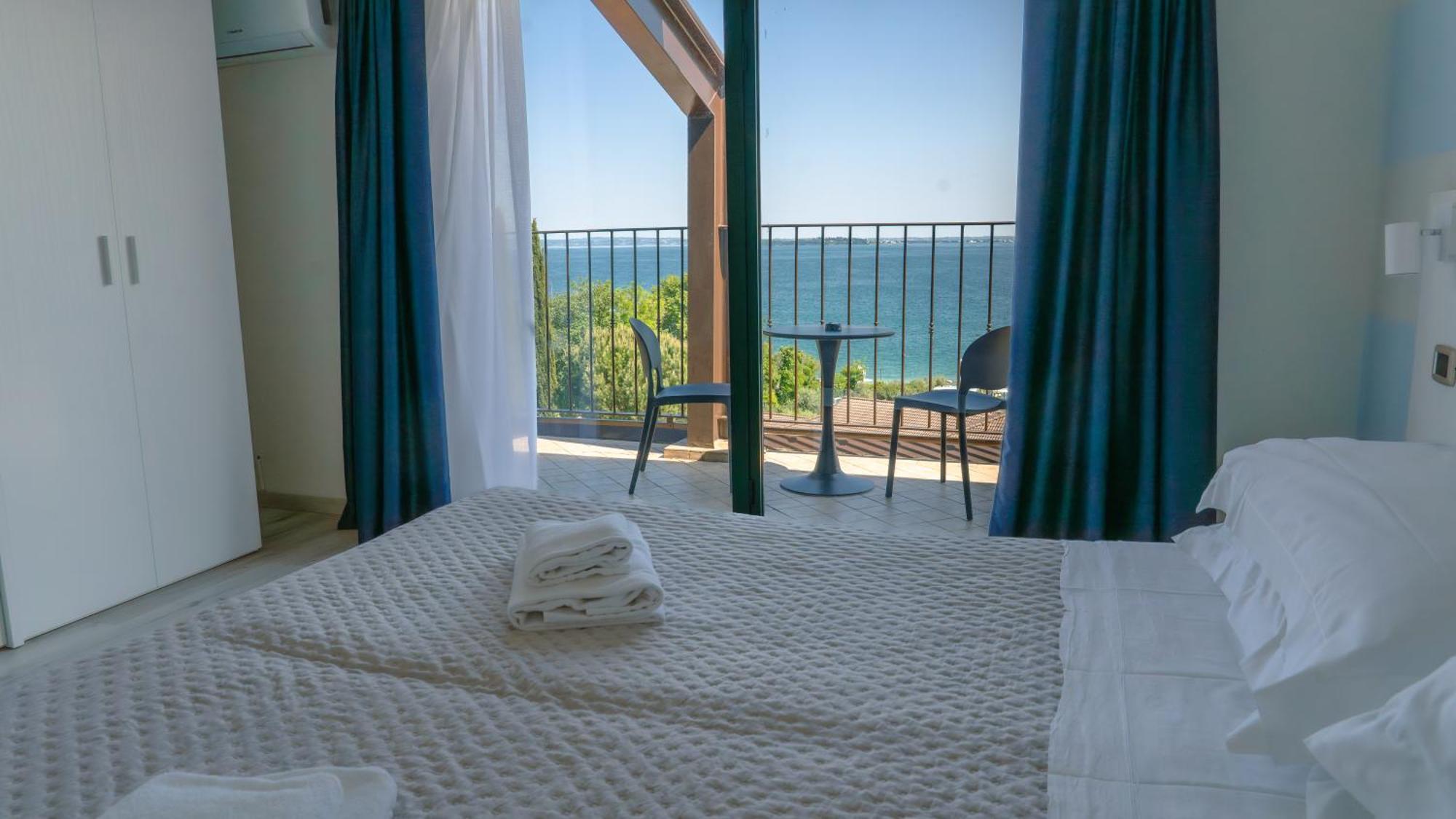 Ahg Riva Del Sole Hotel - Adults Only Moniga del Garda Bagian luar foto