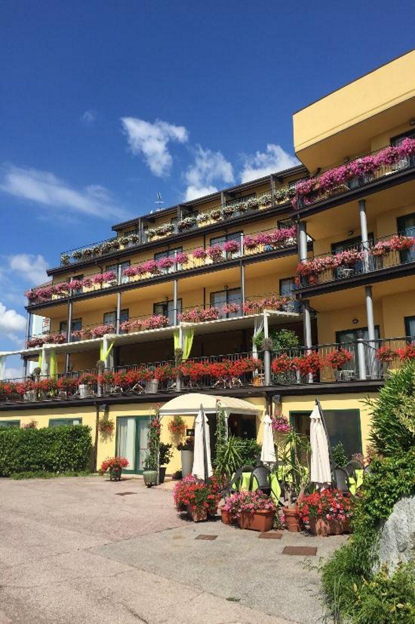 Ahg Riva Del Sole Hotel - Adults Only Moniga del Garda Bagian luar foto
