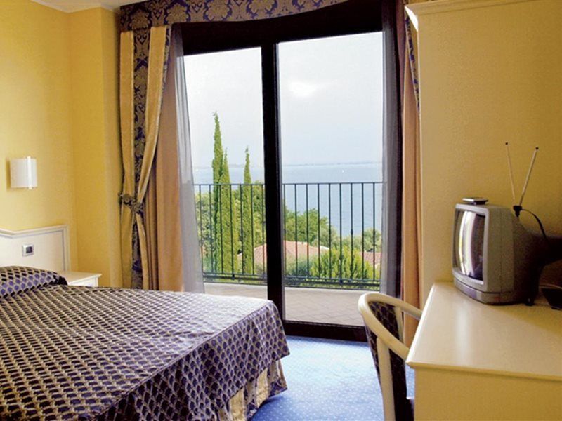 Ahg Riva Del Sole Hotel - Adults Only Moniga del Garda Bagian luar foto